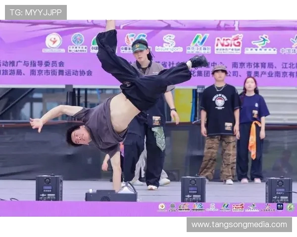 杭州街舞队实力强劲荣登全国街舞实力排行榜第二名引发热议 杭州街舞队实力强劲荣登全国街舞实力排行榜第二名引发热议