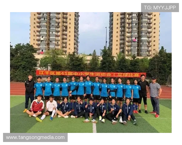 杭州足球队的精神探索与发展之路揭秘