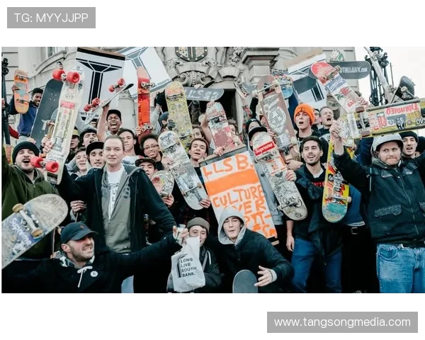 滑板战术与团队协作成都滑板队的运营模式探秘与实践 滑板战术与团队协作成都滑板队的运营模式探秘与实践