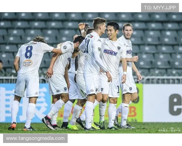 东京足球队与帕斯光荣的激烈对决展现了亚洲足球的魅力与竞争力