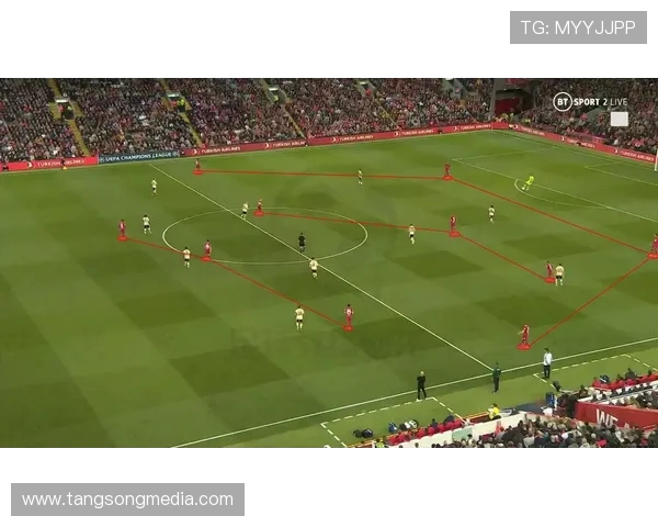 卡芬堡与因斯的精彩对决分析及战术探讨