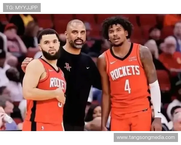 火箭队与76人队激战四节精彩瞬间回顾及赛后分析