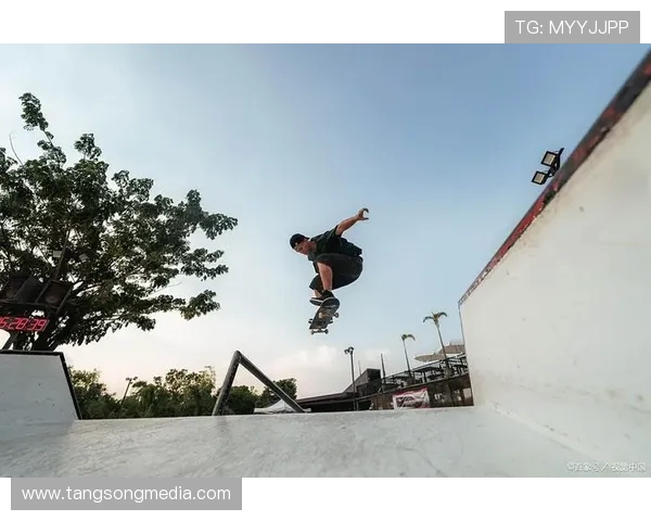 杭州滑板队逆袭之路：极限运动会上的青春与梦想